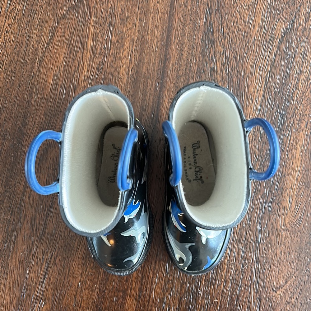 Western Chief Shark Rain Boots - Picture 5 of 8